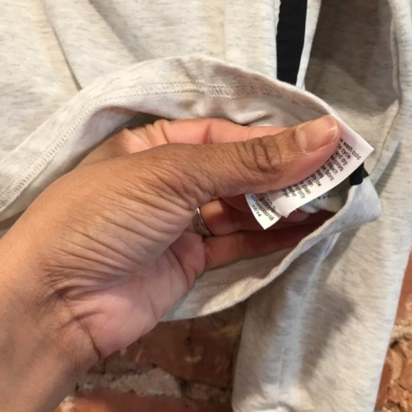 Athleta Sentry Crop Top Pocket Size Small - Picture 4 of 7